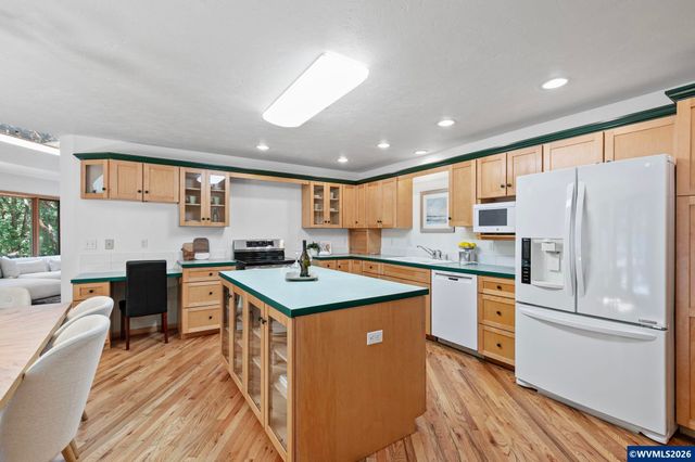 7210 NW Grandview Dr, Corvallis, OR 97034