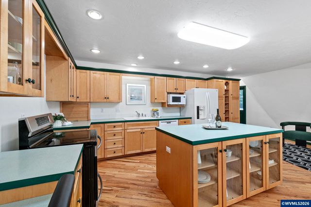 7210 NW Grandview Dr, Corvallis, OR 97034