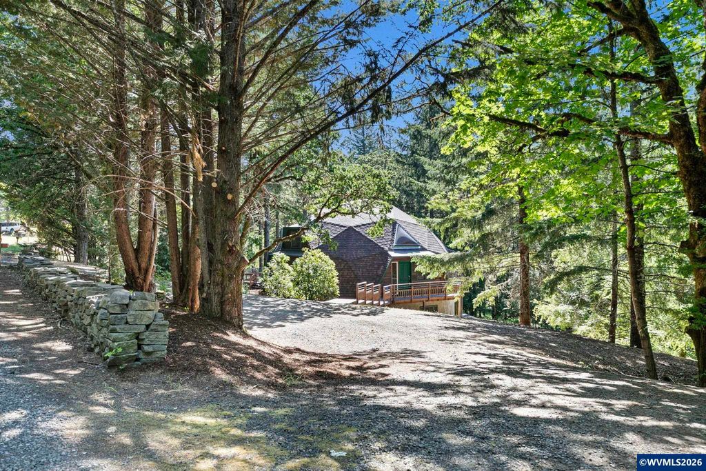 7210 NW Grandview Dr, Corvallis, OR 97034