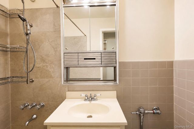 99-35 59th Avenue 4k, Corona, NY 11368