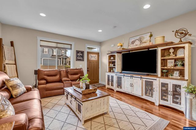 5252 9th Ct SE, Salem, OR 97306