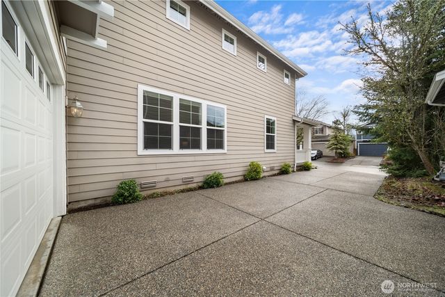 24034 SE 20th Street, Sammamish, WA 98075