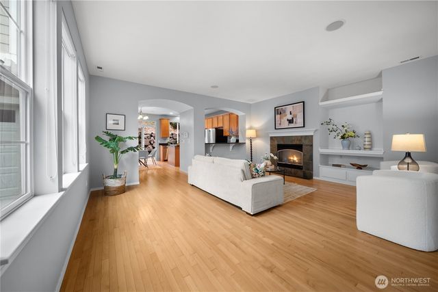 24034 SE 20th Street, Sammamish, WA 98075