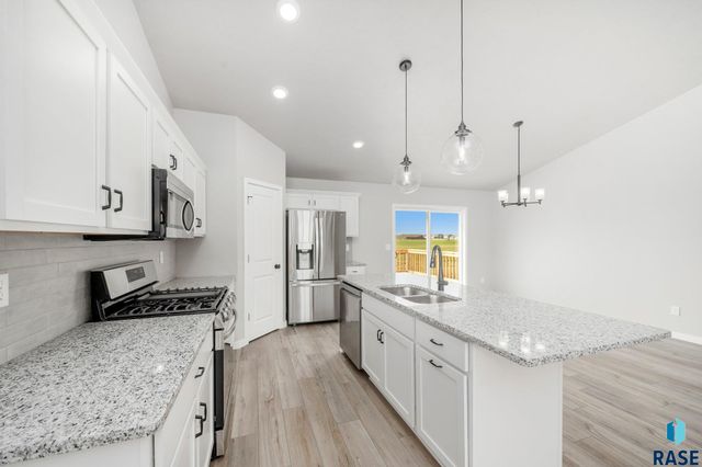 5933 S Coneflower Ave, Sioux Falls, SD 57108