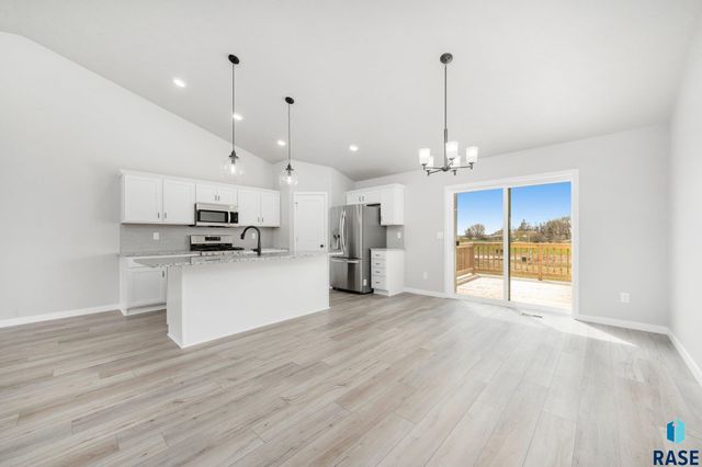 5933 S Coneflower Ave, Sioux Falls, SD 57108