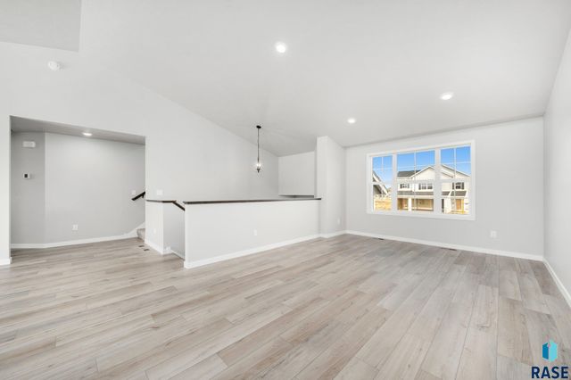 5933 S Coneflower Ave, Sioux Falls, SD 57108