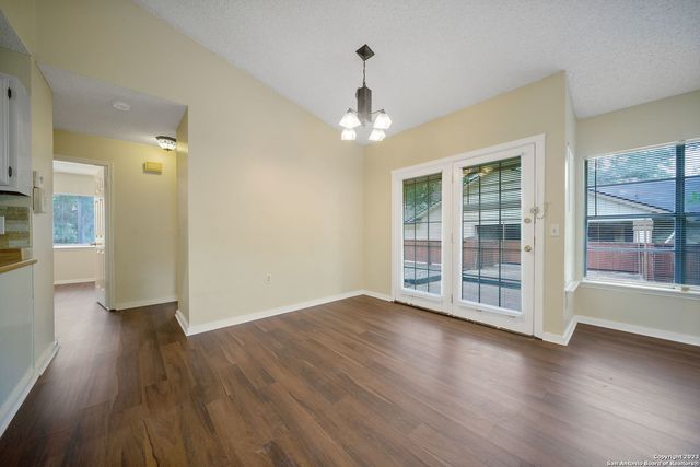 6203 FOX CREEK ST, San Antonio, TX 78247