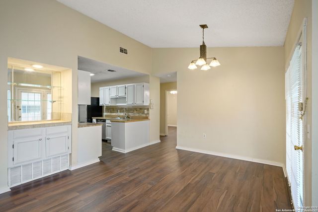 6203 FOX CREEK ST, San Antonio, TX 78247