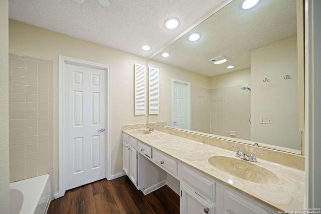 6203 FOX CREEK ST, San Antonio, TX 78247