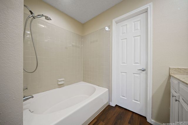 6203 FOX CREEK ST, San Antonio, TX 78247