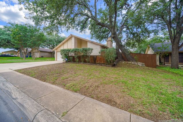 6203 FOX CREEK ST, San Antonio, TX 78247