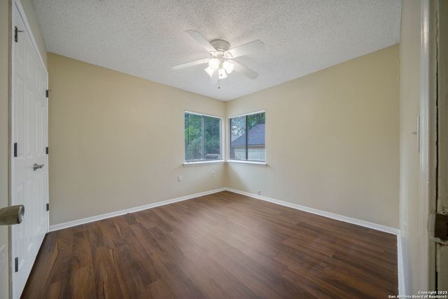 6203 FOX CREEK ST, San Antonio, TX 78247