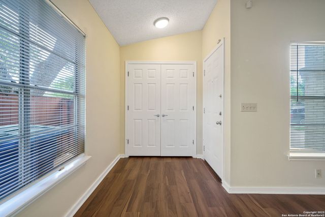 6203 FOX CREEK ST, San Antonio, TX 78247