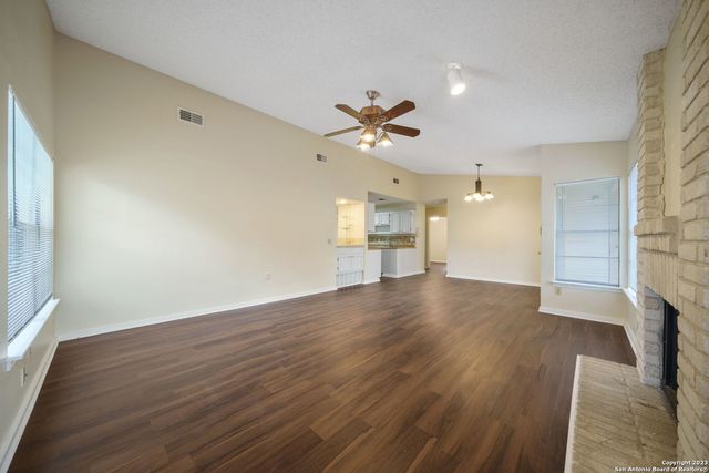 6203 FOX CREEK ST, San Antonio, TX 78247