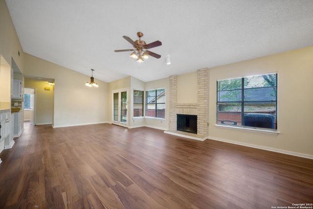 6203 FOX CREEK ST, San Antonio, TX 78247