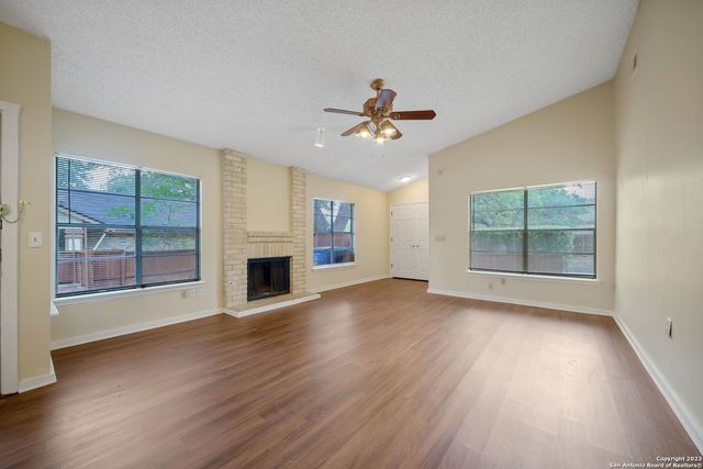 6203 FOX CREEK ST, San Antonio, TX 78247