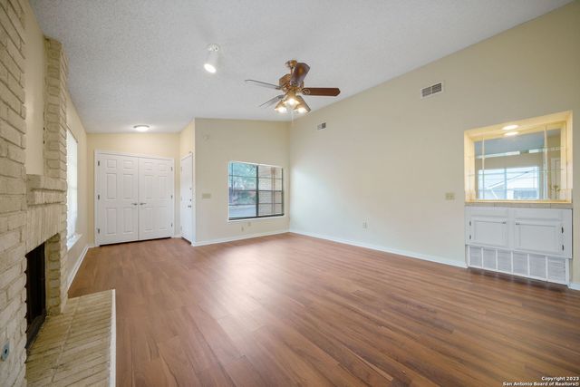 6203 FOX CREEK ST, San Antonio, TX 78247