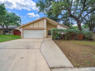 6203 FOX CREEK ST, San Antonio, TX 78247