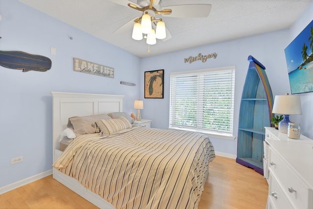 635 Perrie Drive 404, Elk Grove Village, IL 60007