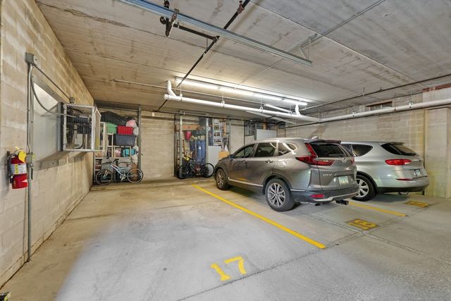 635 Perrie Drive 404, Elk Grove Village, IL 60007
