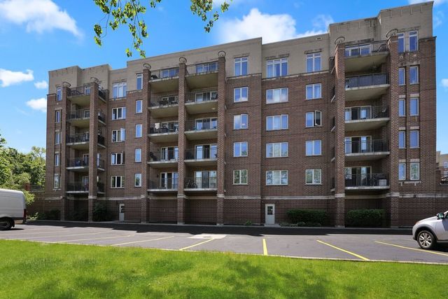 635 Perrie Drive 404, Elk Grove Village, IL 60007