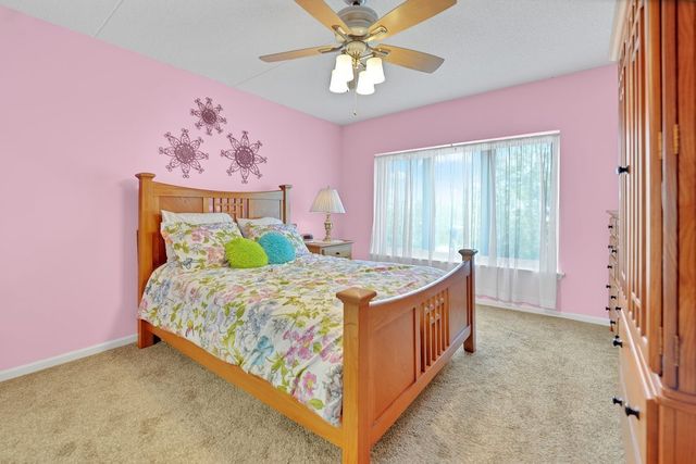 635 Perrie Drive 404, Elk Grove Village, IL 60007