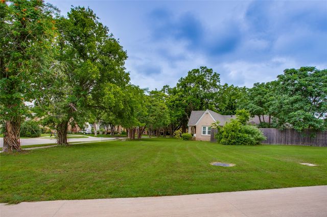 1226 Brunner Avenue, Dallas, TX 75224