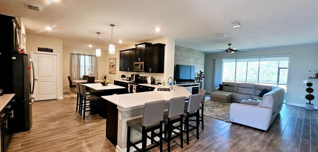 2424 CAMDEN PARK AVENUE, Davenport, FL 33837