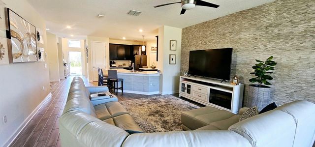 2424 CAMDEN PARK AVENUE, Davenport, FL 33837