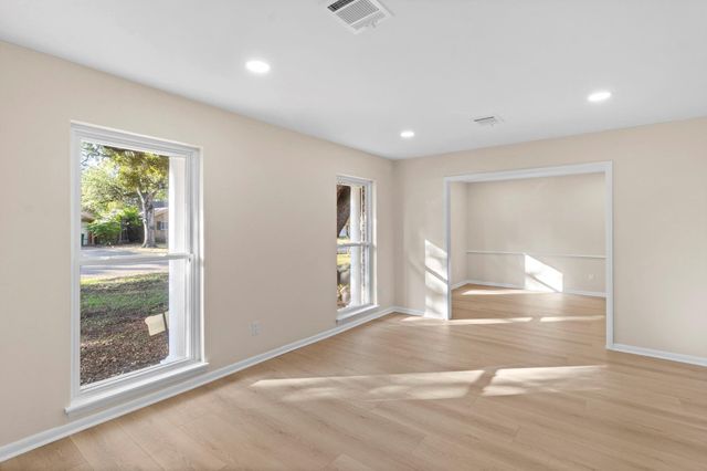 9610 Meadowglen Lane, Houston, TX 77063