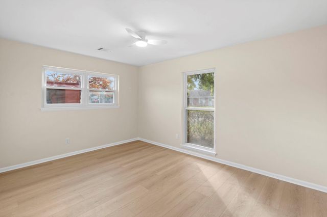 9610 Meadowglen Lane, Houston, TX 77063