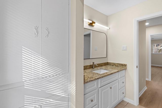 9610 Meadowglen Lane, Houston, TX 77063