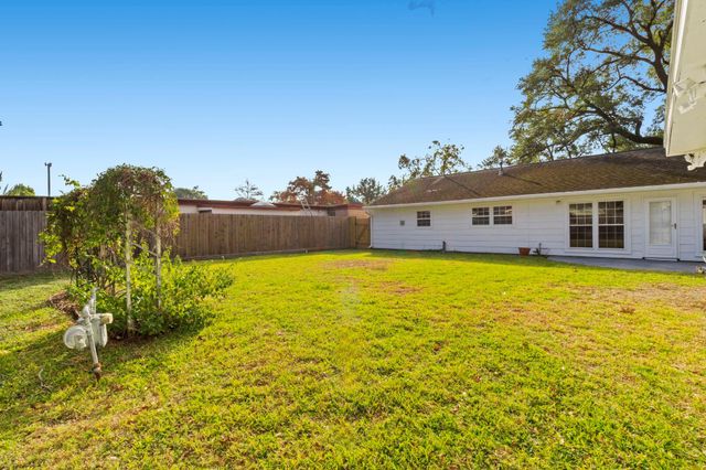 9610 Meadowglen Lane, Houston, TX 77063