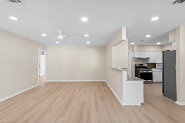 9610 Meadowglen Lane, Houston, TX 77063