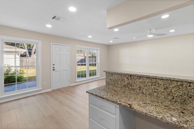 9610 Meadowglen Lane, Houston, TX 77063