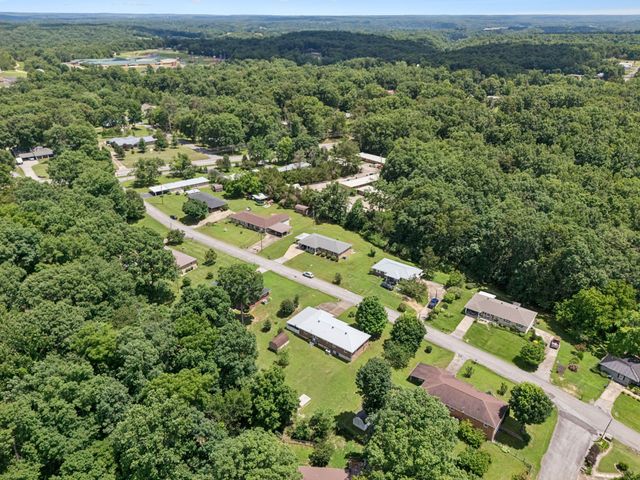 708 Hickory St, Centerville, TN 37033