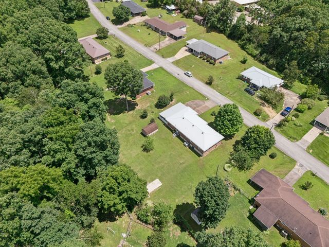 708 Hickory St, Centerville, TN 37033