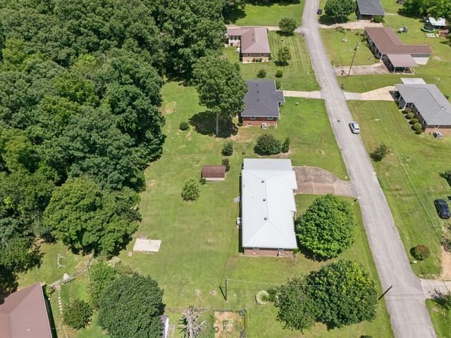 708 Hickory St, Centerville, TN 37033