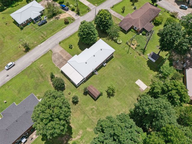 708 Hickory St, Centerville, TN 37033