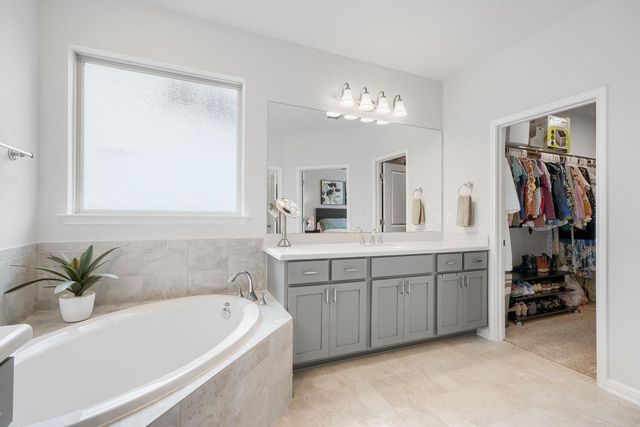 1208 Jacksdaw DR, Austin, TX 78737