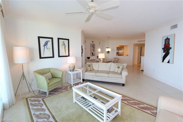 60 Seagate DR 805, Naples, FL 34103