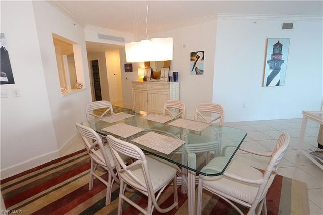 60 Seagate DR 805, Naples, FL 34103