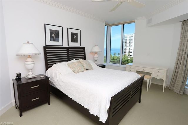 60 Seagate DR 805, Naples, FL 34103