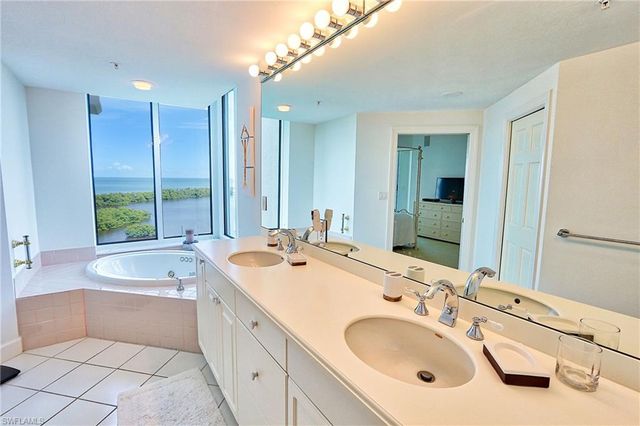 60 Seagate DR 805, Naples, FL 34103