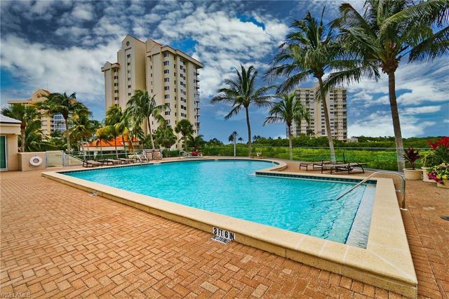 60 Seagate DR 805, Naples, FL 34103