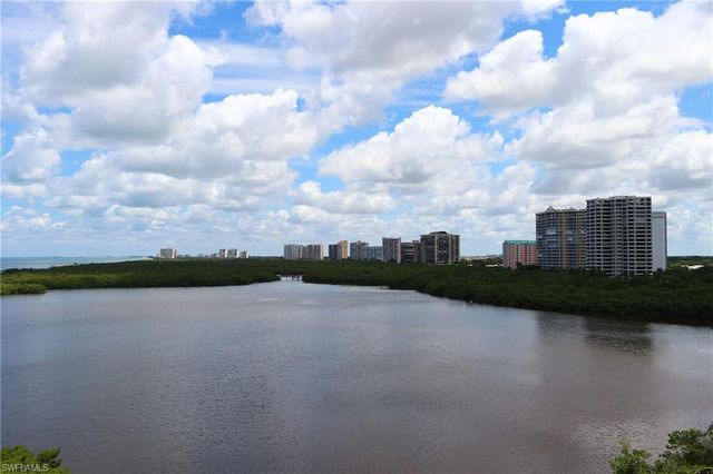 60 Seagate DR 805, Naples, FL 34103