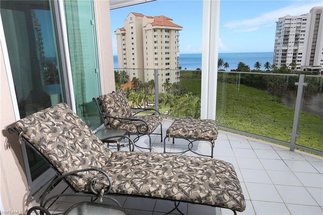 60 Seagate DR 805, Naples, FL 34103