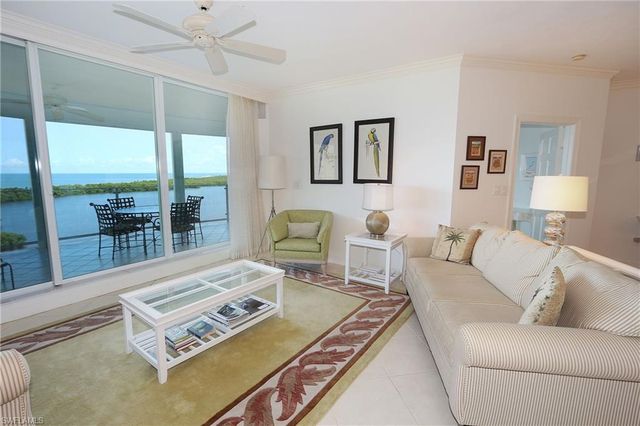 60 Seagate DR 805, Naples, FL 34103