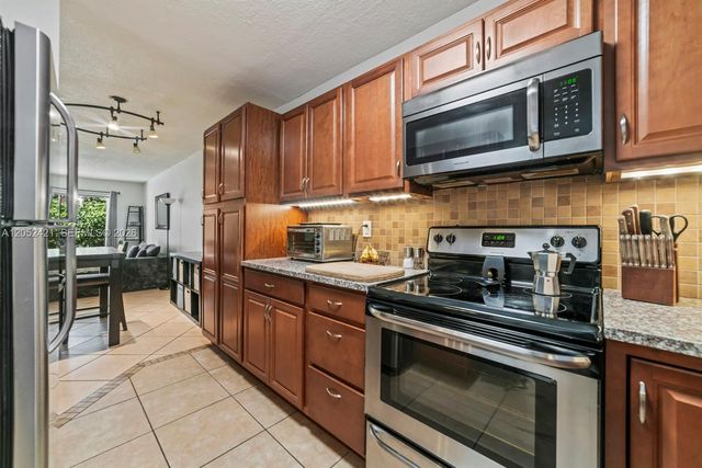 1400 Tallwood Avenue 107, Hollywood, FL 33021