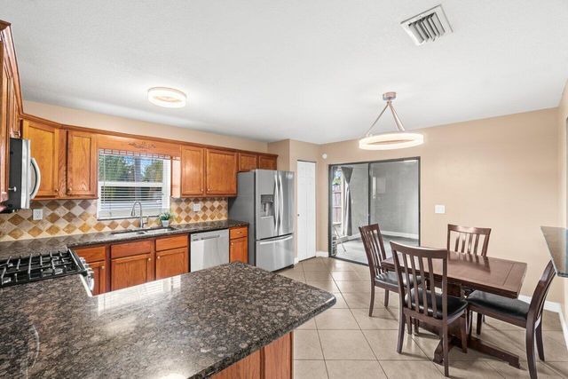 5734 Lincoln Circle E, Lake Worth, FL 33463